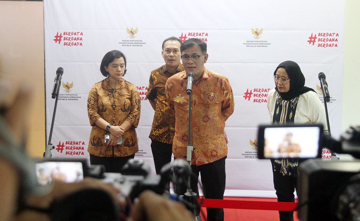 Kepala Badan Percepatan Pengentasan Kemiskinan Budiman Sudjatmiko memimpin rapat koordinasi di Kantor Kemenko PMK, Jakarta, Jumat (6/12/2024).  (BeritaNasional.com/Oke Atmaja)