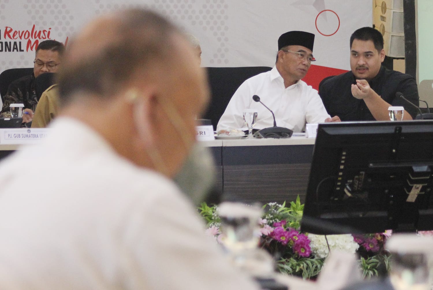 Menko PMK Muhadjir Effendy memberikan keterangan pers mengenai persiapan Pekan Olahraga Nasional (PON) Aceh dan Sumatera Utara di Gedung Kemenko PMK, Jakarta, Senin (14/5/2024).  (Berita nasional.com/Oke Atmaja)