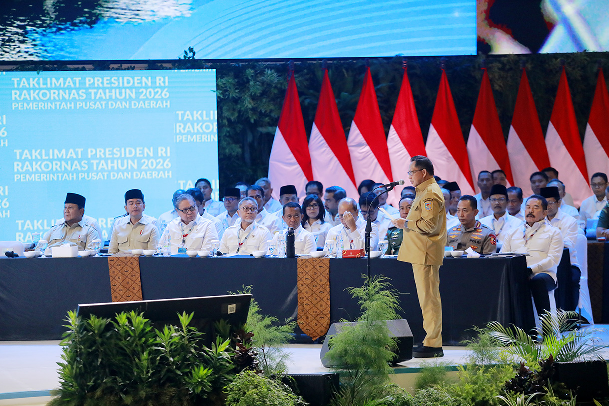 Presiden Prabowo Subianto (tengah) menyampaikan taklimat dalam Rakornas Pemerintah Pusat dan Pemerintah Daerah 2026 di Sentul International Convention Center (SICC), Kabupaten Bogor, Jawa Barat, Senin (2/2/2026). (Beritanasional.com/Oke Atmaja)