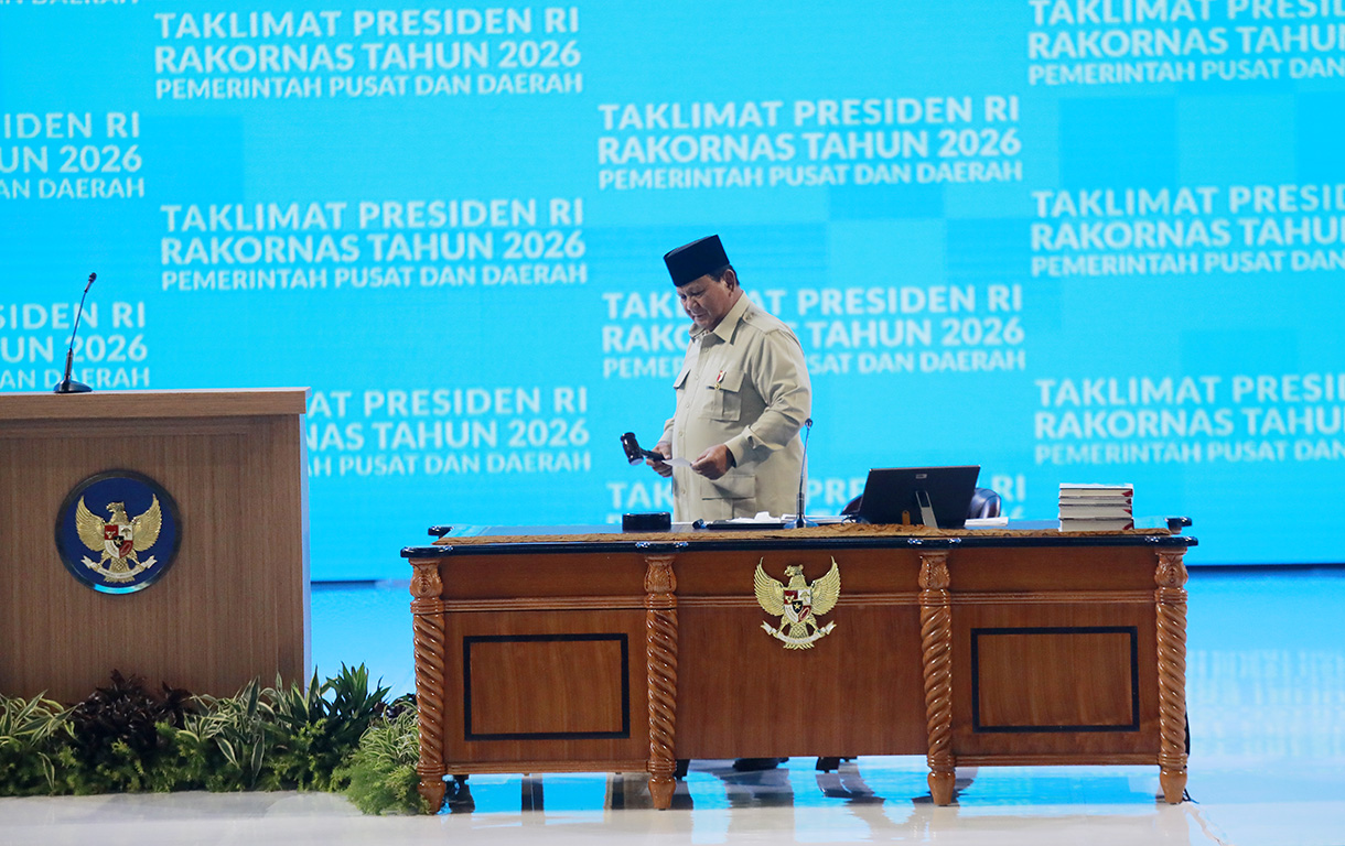 Presiden Prabowo Subianto (tengah) menyampaikan taklimat dalam Rakornas Pemerintah Pusat dan Pemerintah Daerah 2026 di Sentul International Convention Center (SICC), Kabupaten Bogor, Jawa Barat, Senin (2/2/2026). (Beritanasional.com/Oke Atmaja)