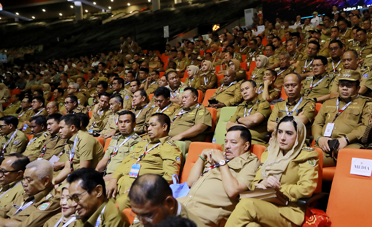 Presiden Prabowo Subianto (tengah) menyampaikan taklimat dalam Rakornas Pemerintah Pusat dan Pemerintah Daerah 2026 di Sentul International Convention Center (SICC), Kabupaten Bogor, Jawa Barat, Senin (2/2/2026). (Beritanasional.com/Oke Atmaja)