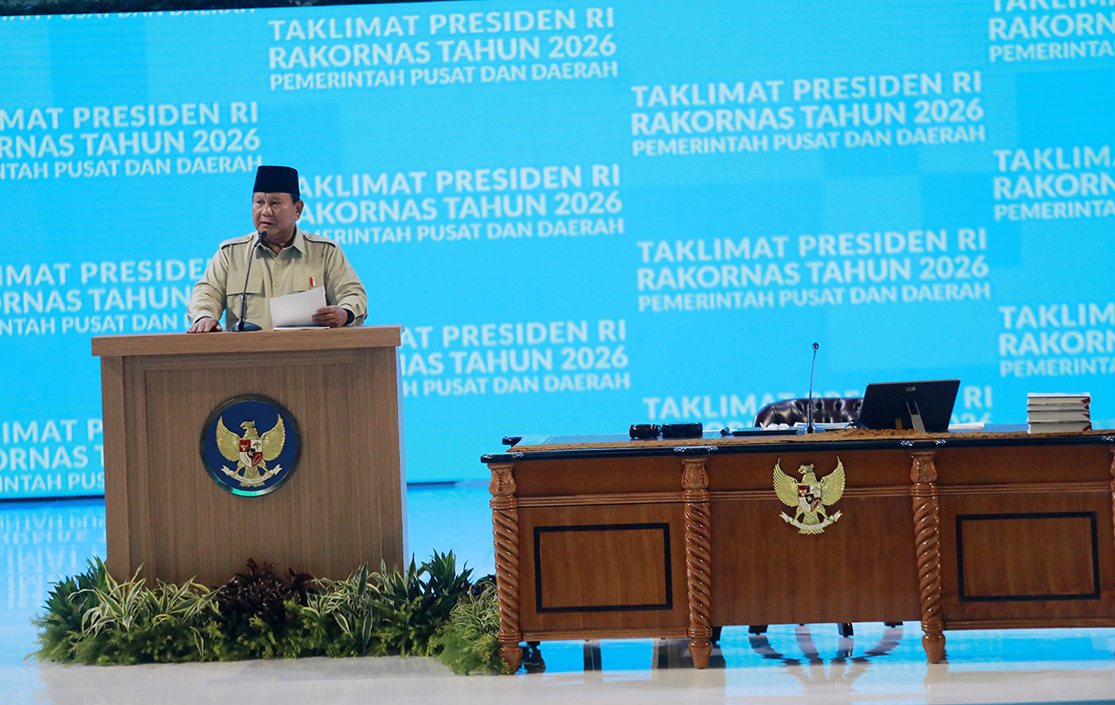 Presiden Prabowo Subianto (tengah) menyampaikan taklimat dalam Rakornas Pemerintah Pusat dan Pemerintah Daerah 2026 di Sentul International Convention Center (SICC), Kabupaten Bogor, Jawa Barat, Senin (2/2/2026). (Beritanasional.com/Oke Atmaja)