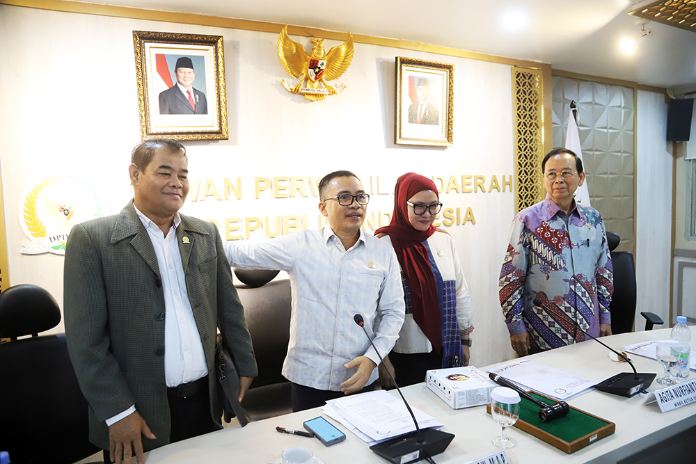 Badan Urusan Legislasi Daerah (BULD) DPD rapat bahas membahas hasil Pemantauan Dan Evaluasi Rancangan Peraturan Daerah Dan Peraturan Daerah. (BeritaNasional/Elvis Sendouw)