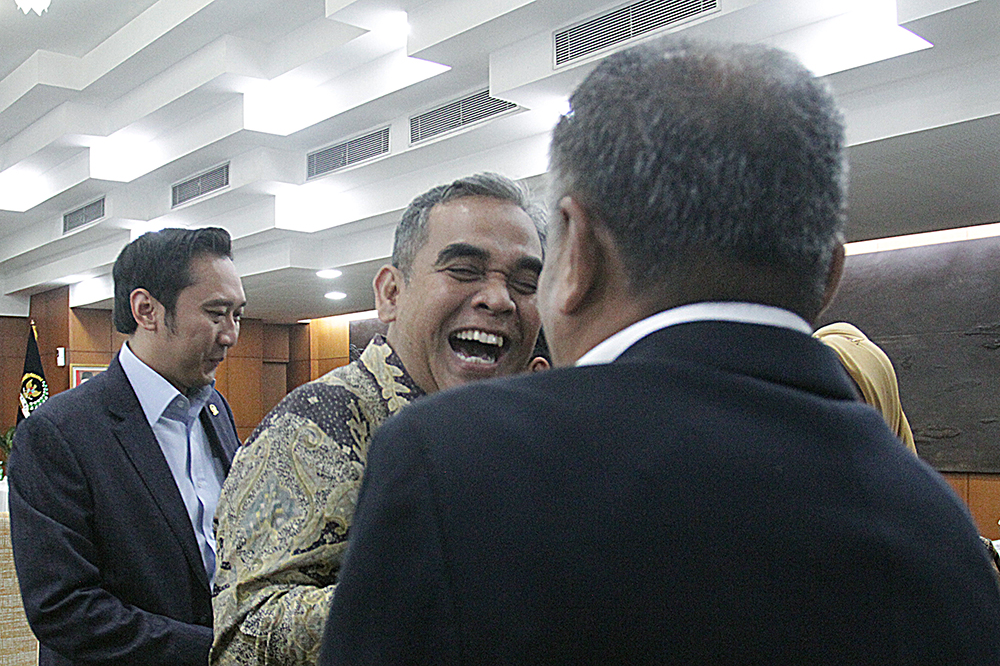 Ketua MPR RI Ahmad Muzani memberikan keterangan kepada wartawan usai rapat gabungan MPR, DPR, DPD RI membahas persiapan pelantikan Presiden. (BeritaNasional/Elvis Sendouw)