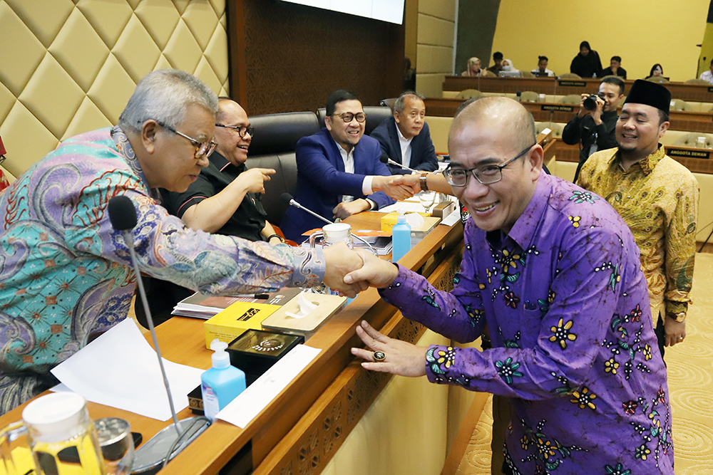 Rapat kerja komisi II bersama Mendagri, KPU, Bawaslu dan DKPP bahas evaluasi Pemilu. (BeritaNasional/Elvis Sendouw)