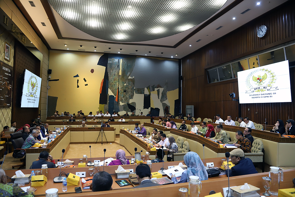 Rapat kerja komisi II bersama Mendagri, KPU, Bawaslu dan DKPP bahas evaluasi Pemilu. (BeritaNasional/Elvis Sendouw)