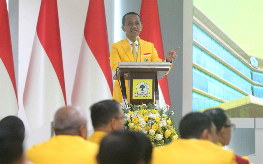 Ketua Umum Partai Golkar Bahlil Lahadalia menyampaikan sambutan dalam Rapat Kerja Nasional Partai Golkar Tahun 2025 di Kantor DPP Partai Golkar, Jakarta, Sabtu (8/2/2025).  (Beritanasional.com/Oke Atmaja)