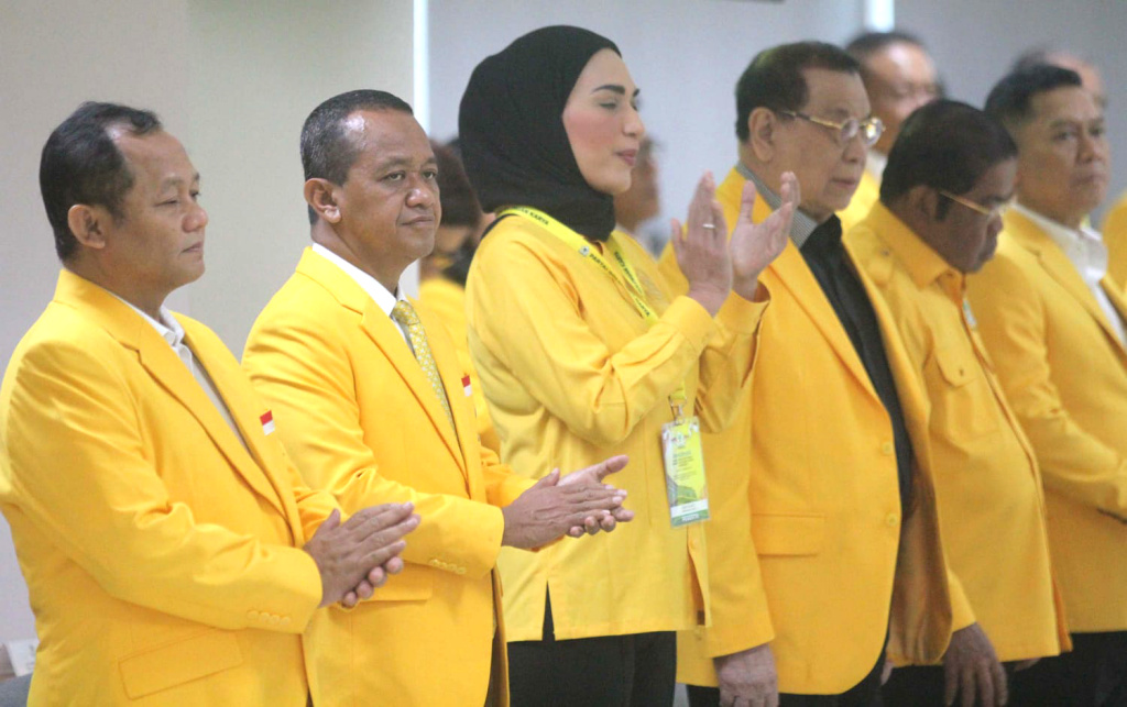 Ketua Umum Partai Golkar Bahlil Lahadalia menyampaikan sambutan dalam Rapat Kerja Nasional Partai Golkar Tahun 2025 di Kantor DPP Partai Golkar, Jakarta, Sabtu (8/2/2025).  (Beritanasional.com/Oke Atmaja)