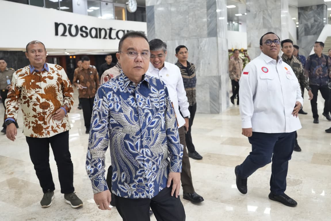 Wakil Ketua DPR RI, Sufmi Dasco Ahmad bersama pimpinan DPR RI Cucun Ahmad Syamsurijal melakukan Rapat Koordinasi bersama pemerintah bahas Satuan Tugas (Satgas) Mitigasi PHK. (BeritaNasional/Elvis/HO Yoga)
