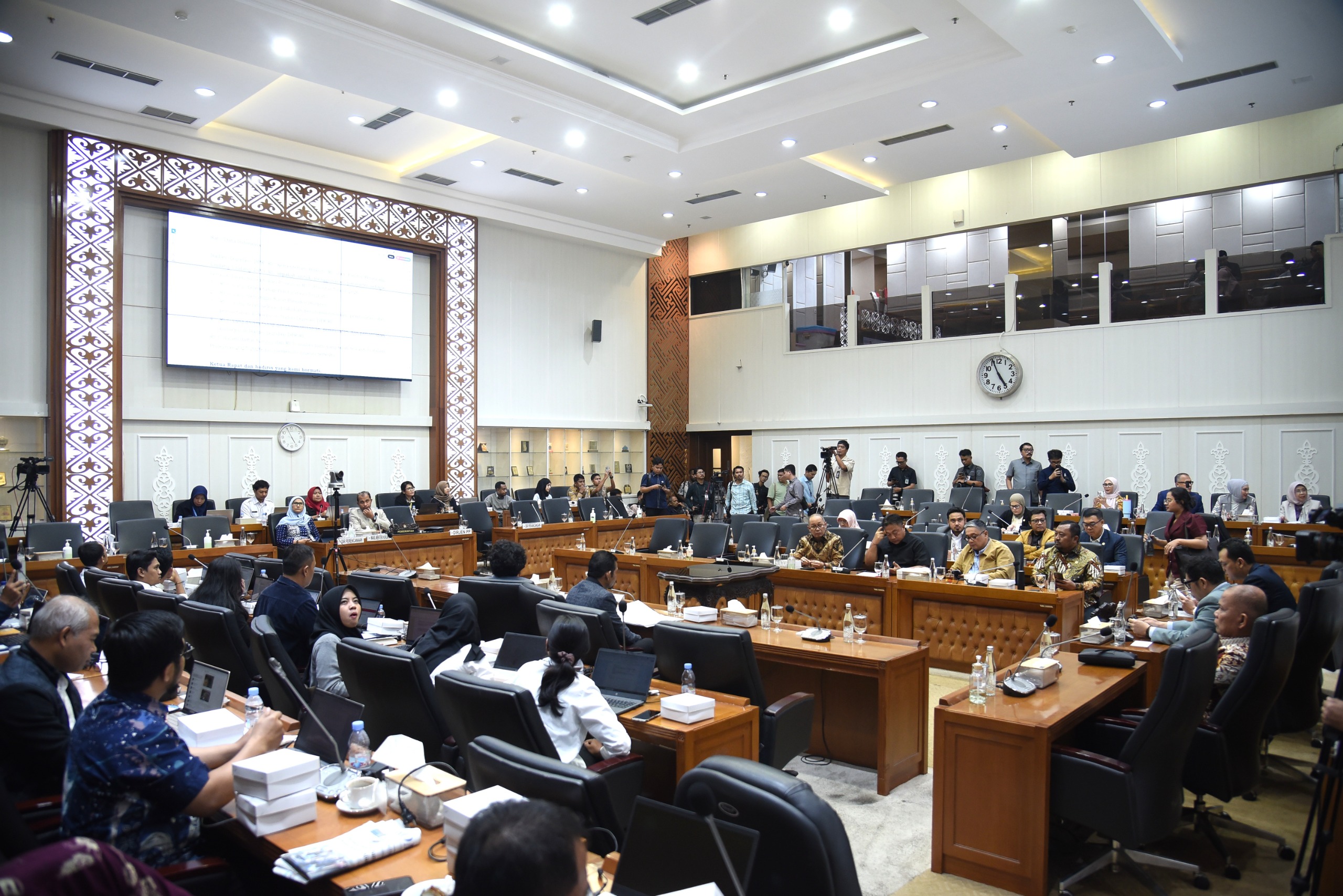 Rapat panja Baleg bersama Kemenkum dan PPUU DPD RI. (BeritaNasional/Elvis Sendouw/HO DPR)