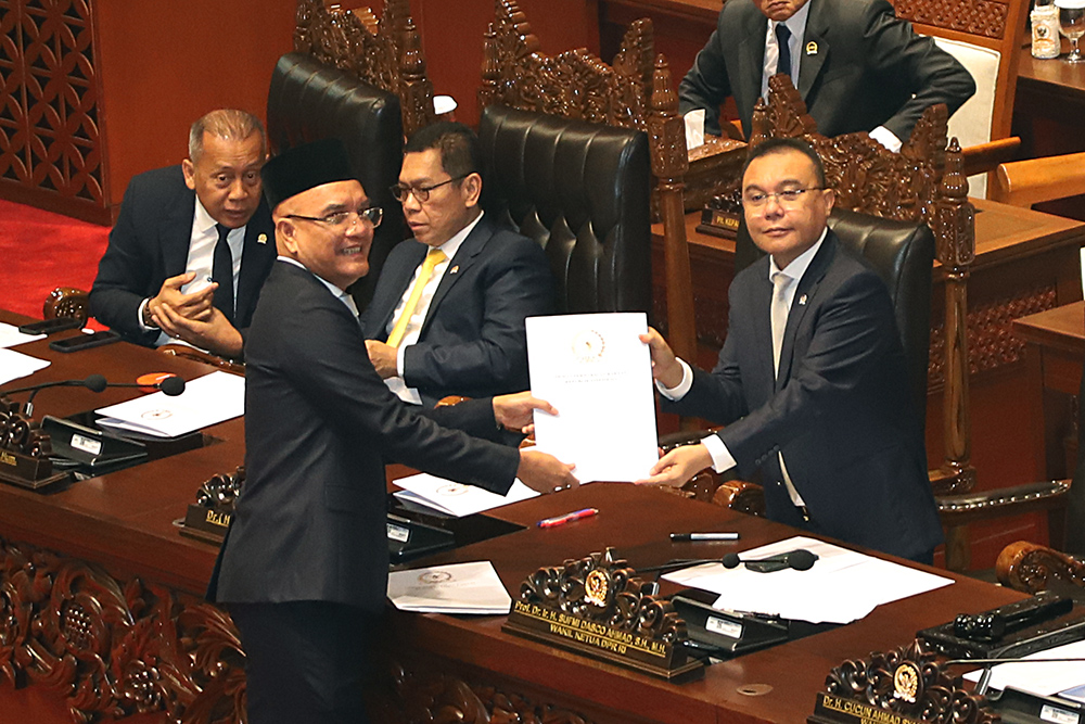 Rapat Paripurna menyetujui Rancangan Undang-Undang (RUU) tentang Perubahan Ketiga atas UU Nomor 8 Tahun 2019 tentang Penyelenggaraan Haji dan Umrah. (BeritaNasional/Elvis Sendouw)