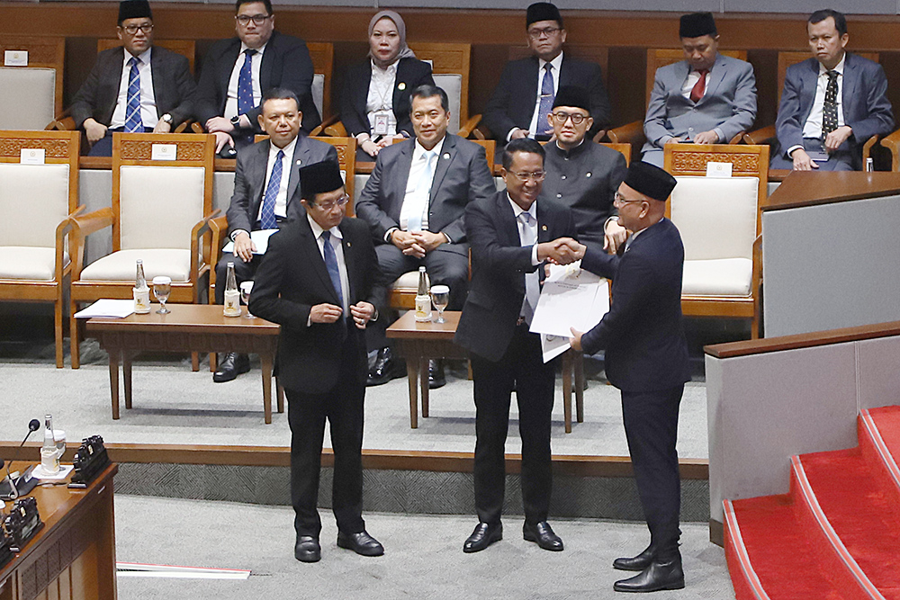 Rapat Paripurna menyetujui Rancangan Undang-Undang (RUU) tentang Perubahan Ketiga atas UU Nomor 8 Tahun 2019 tentang Penyelenggaraan Haji dan Umrah. (BeritaNasional/Elvis Sendouw)