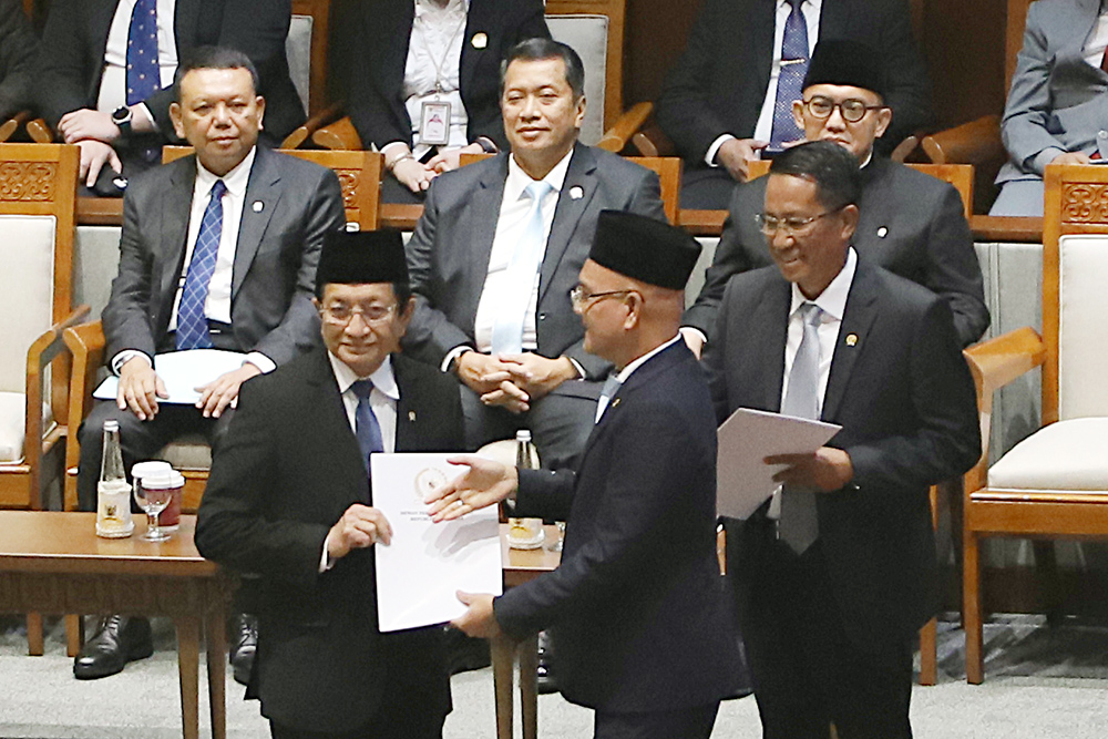 Rapat Paripurna menyetujui Rancangan Undang-Undang (RUU) tentang Perubahan Ketiga atas UU Nomor 8 Tahun 2019 tentang Penyelenggaraan Haji dan Umrah. (BeritaNasional/Elvis Sendouw)