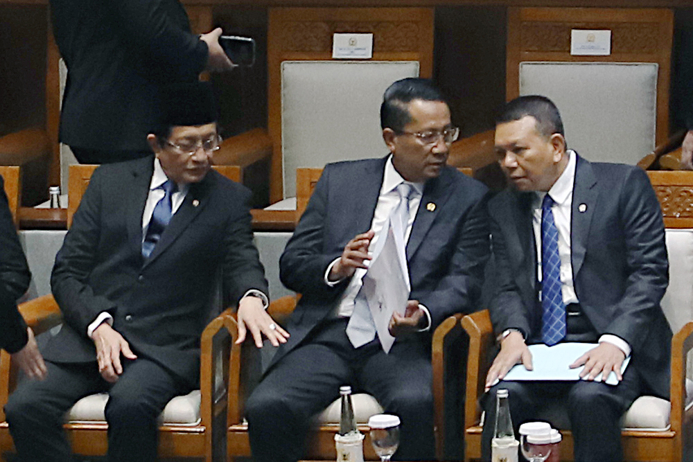 Rapat Paripurna menyetujui Rancangan Undang-Undang (RUU) tentang Perubahan Ketiga atas UU Nomor 8 Tahun 2019 tentang Penyelenggaraan Haji dan Umrah. (BeritaNasional/Elvis Sendouw)
