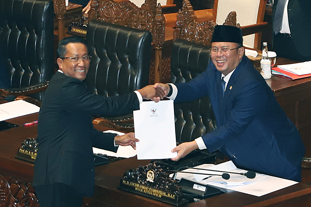 Rapat Paripurna menyetujui Rancangan Undang-Undang (RUU) tentang Perubahan Ketiga atas UU Nomor 8 Tahun 2019 tentang Penyelenggaraan Haji dan Umrah. (BeritaNasional/Elvis Sendouw)