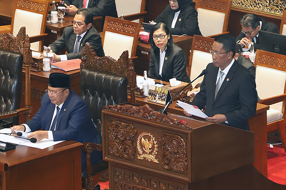Rapat Paripurna menyetujui Rancangan Undang-Undang (RUU) tentang Perubahan Ketiga atas UU Nomor 8 Tahun 2019 tentang Penyelenggaraan Haji dan Umrah. (BeritaNasional/Elvis Sendouw)