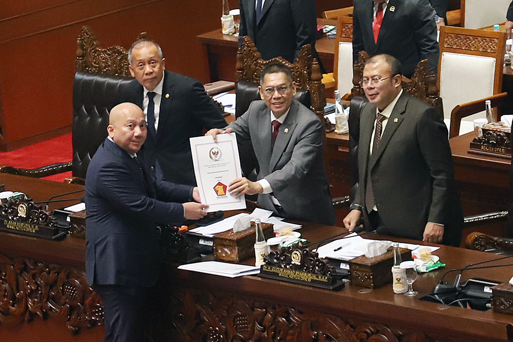 Rapat Paripurna DPR ke-23 Bahas RUU Tentang Pertanggungjawaban atas Pelaksanaan APBN 2024 Rapat paripurna DPR RI ke-23 Masa Persidangan IV Tahun Sidang 2024-2025 bahas RUU tentang Pertanggungjawaban atas Pelaksanaan APBN . (BeritaNasional/Elvis Sendouw)