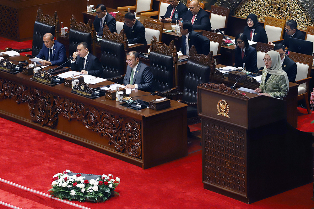 Rapat Paripurna Pembicaraan Tingkat II/Pengambilan Keputusan terhadap RUU Tentang Perubahan Ketiga Atas Undang-Undang Nomor 19 Tahun 2003 Tentang Badan Usaha Milik Negara (BUMN). (BeritaNasional/Elvis Sendouw)