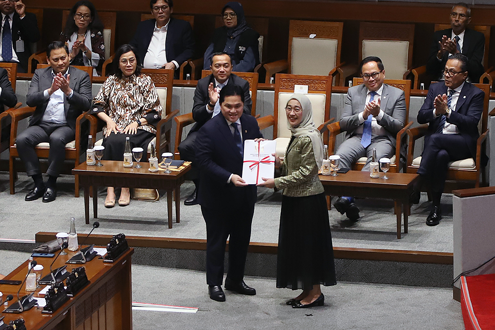 Rapat Paripurna Pembicaraan Tingkat II/Pengambilan Keputusan terhadap RUU Tentang Perubahan Ketiga Atas Undang-Undang Nomor 19 Tahun 2003 Tentang Badan Usaha Milik Negara (BUMN). (BeritaNasional/Elvis Sendouw)