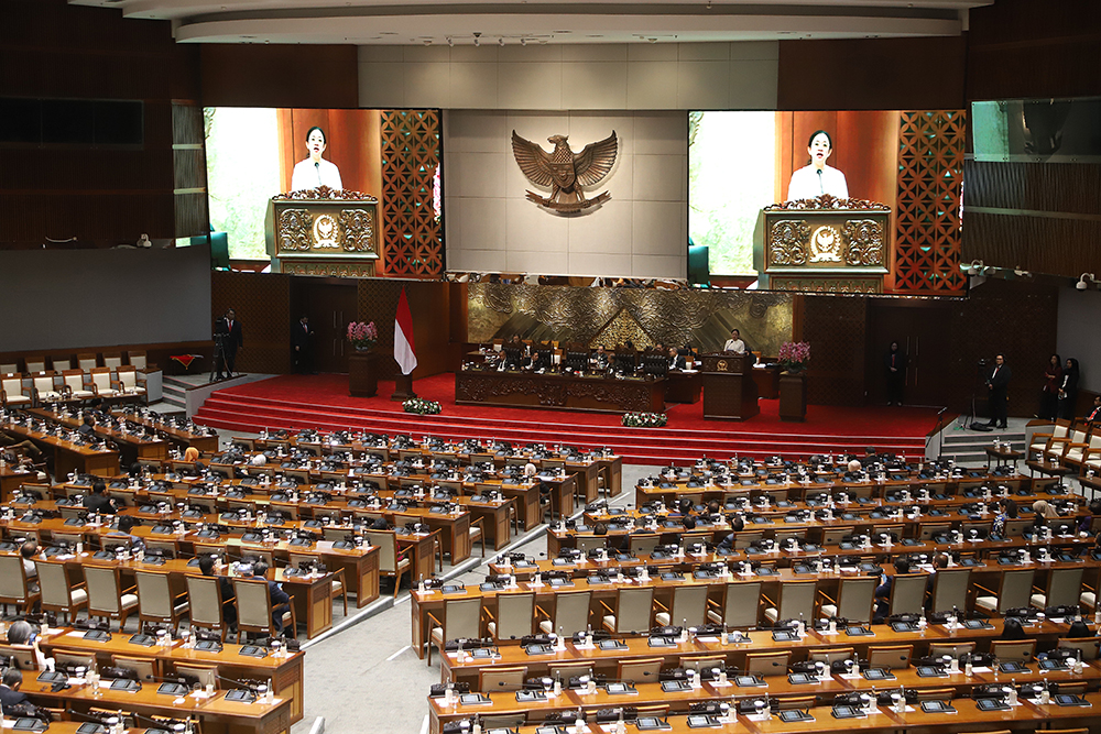 Pidato Ketua DPR RI Puan Maharani dala penutupan  Rapat Paripurna Ke-19 DPR RI Masa Persidangan III Tahun Sidang 2024/2025. (BeritaNasional/Elvis Sendouw)