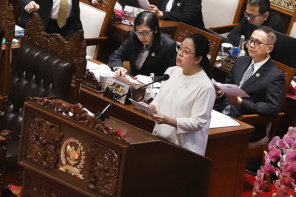 Pidato Ketua DPR RI Puan Maharani dala penutupan  Rapat Paripurna Ke-19 DPR RI Masa Persidangan III Tahun Sidang 2024/2025. (BeritaNasional/Elvis Sendouw)