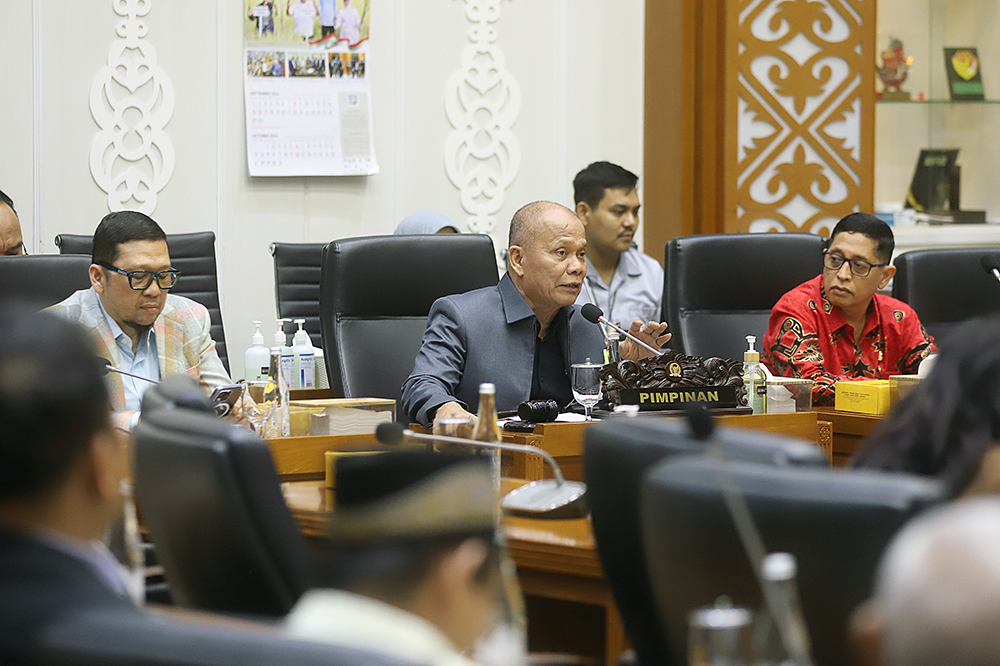 Rapat pleno Badan Legislasi (Baleg) berrsama Badan Keahlian (BK) DPR . (BeritaNasional/Elvis Sendouw)