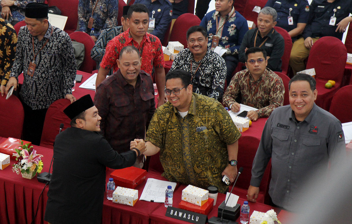 Suasana rapat pleno rekapitulasi nasional Pemilu 2024 pascatindak lanjut putusan Mahkamah Konstitusi (MK) di Gedung KPU, Jakarta, Minggu (28/7/2024). (BeritaNasional.com/Oke Atmaja)