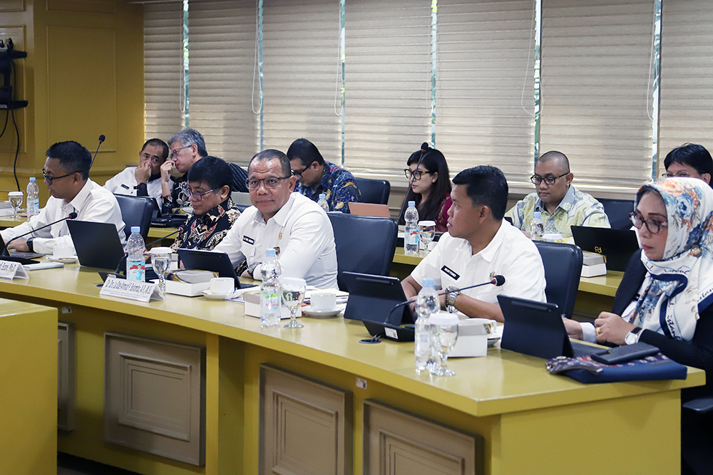 Rapat evaluasi Rancangan Peraturan Daerah (Raperda) dan Peraturan Daerah (Perda). (BeritaNasional/Elvis Sendouw)