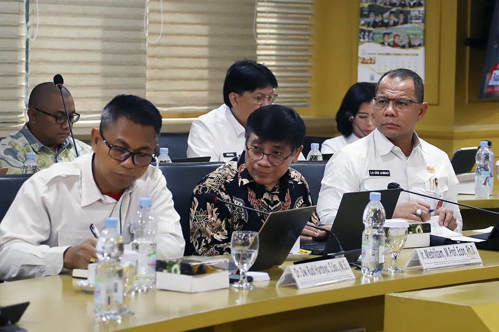 Rapat evaluasi Rancangan Peraturan Daerah (Raperda) dan Peraturan Daerah (Perda). (BeritaNasional/Elvis Sendouw)