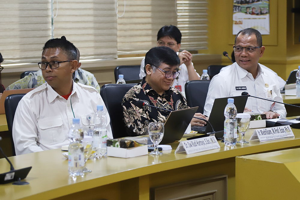 Rapat evaluasi Rancangan Peraturan Daerah (Raperda) dan Peraturan Daerah (Perda). (BeritaNasional/Elvis Sendouw)