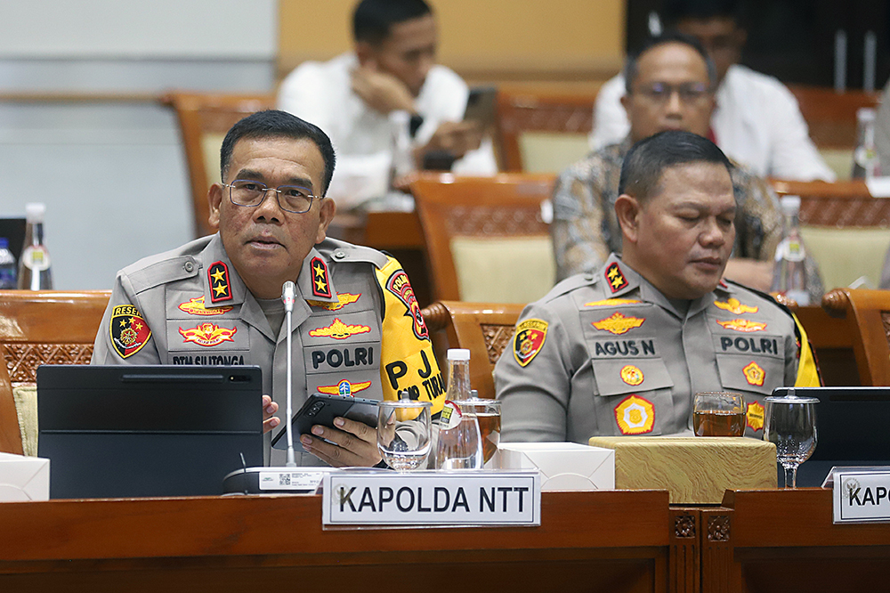 Kapolda NTT dan Kapolda Sulteng mengikuti Rapat Dengar Pendapat Komisi III DPR RI. (BeritaNasional/Elvis Sendouw)