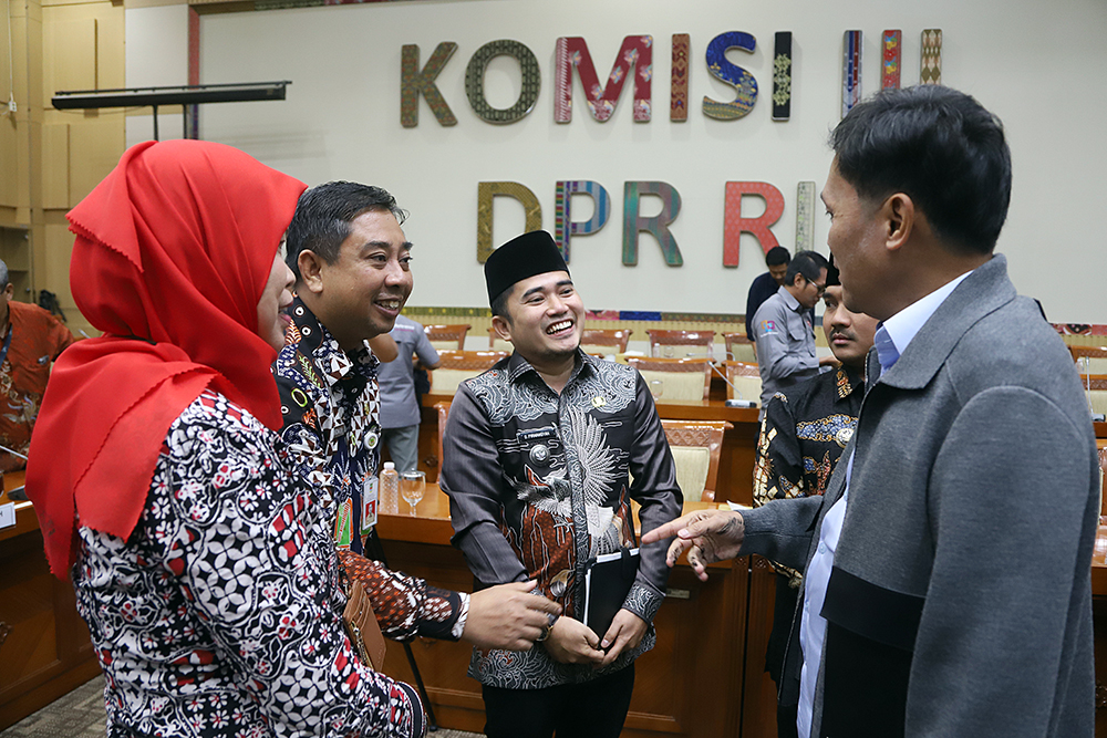 RDP Komisi III Minta Pengembang Pastikan Hak Beribadah Warga Cluster di Bekasi Rapat Dengar Pendapat (RDP) bersama Bupati Bekasi, Polres Bekasi, Direksi PT. Hasana Damai Putra, Perwakilan Warga Vasana dan Neo Vasana Kabupaten Bekasi. (BeritaNasional/Elvis Sendouw)