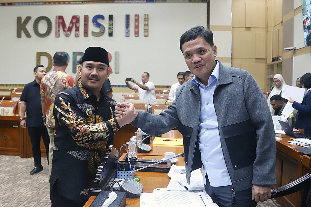 RDP Komisi III Minta Pengembang Pastikan Hak Beribadah Warga Cluster di Bekasi Rapat Dengar Pendapat (RDP) bersama Bupati Bekasi, Polres Bekasi, Direksi PT. Hasana Damai Putra, Perwakilan Warga Vasana dan Neo Vasana Kabupaten Bekasi. (BeritaNasional/Elvis Sendouw)