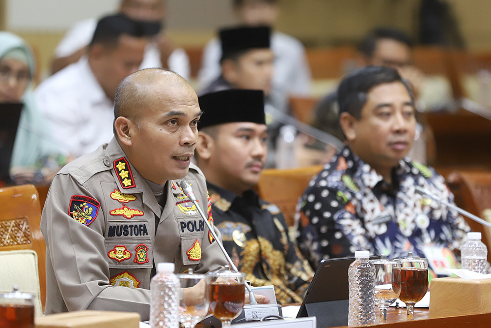RDP Komisi III Minta Pengembang Pastikan Hak Beribadah Warga Cluster di Bekasi Rapat Dengar Pendapat (RDP) bersama Bupati Bekasi, Polres Bekasi, Direksi PT. Hasana Damai Putra, Perwakilan Warga Vasana dan Neo Vasana Kabupaten Bekasi. (BeritaNasional/Elvis Sendouw)