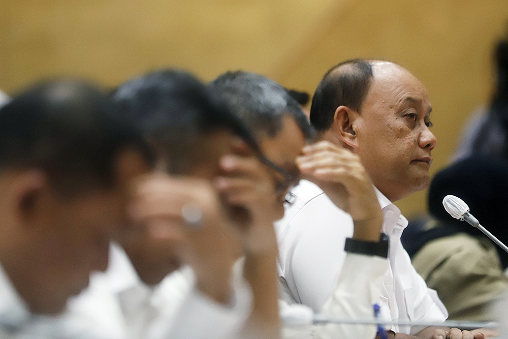 Kepala Badan Gizi Nasional (BGN) Dadan Hindayana menyampaikan paparan pada Rapat Dengar Pendapat (RDP) dengan Komisi IX DPR. (BeritaNasional/Elvis Sendouw)