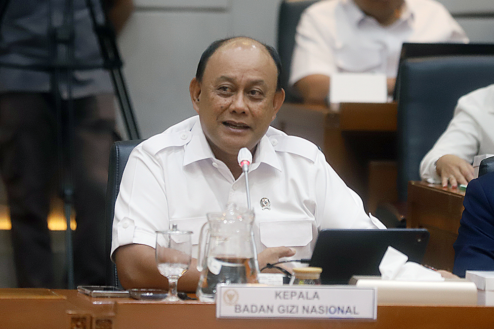 Kepala Badan Gizi Nasional (BGN) Dadan Hindayana menyampaikan paparan pada Rapat Dengar Pendapat (RDP) dengan Komisi IX DPR. (BeritaNasional/Elvis Sendouw)