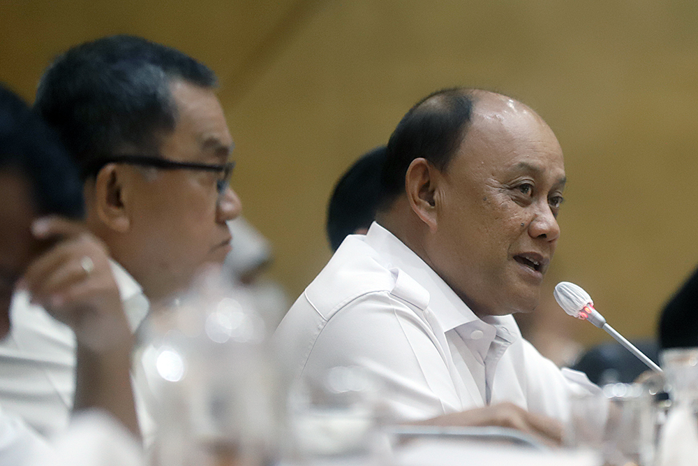 Kepala Badan Gizi Nasional (BGN) Dadan Hindayana menyampaikan paparan pada Rapat Dengar Pendapat (RDP) dengan Komisi IX DPR. (BeritaNasional/Elvis Sendouw)