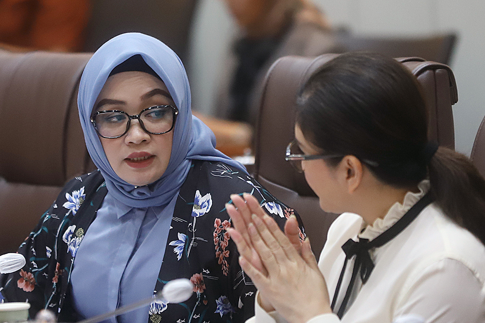 Kepala Badan Gizi Nasional (BGN) Dadan Hindayana menyampaikan paparan pada Rapat Dengar Pendapat (RDP) dengan Komisi IX DPR. (BeritaNasional/Elvis Sendouw)