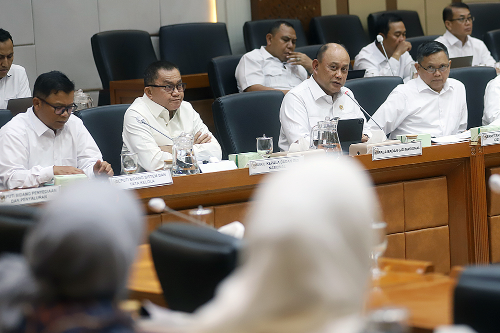 Kepala Badan Gizi Nasional mengikuti rapat dengan pendapat bersama Komisi IX bahas program Presiden Prabowo terkait makanan bergizi dan makan gratis. (BeritaNasional/Elvis Sendouw)