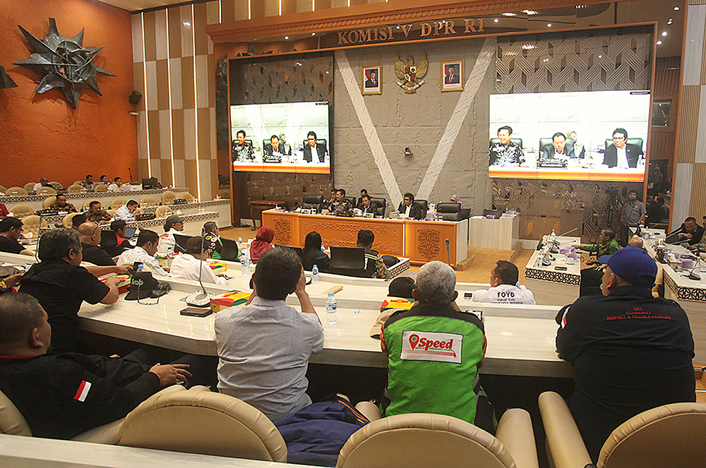 RDP Komisi V DPR Bersama Driver Transportasi Online Rapat dengar pendappat Komisi V dengan driver transportasi online. (BeritaNasional/Elvis Sendouw)