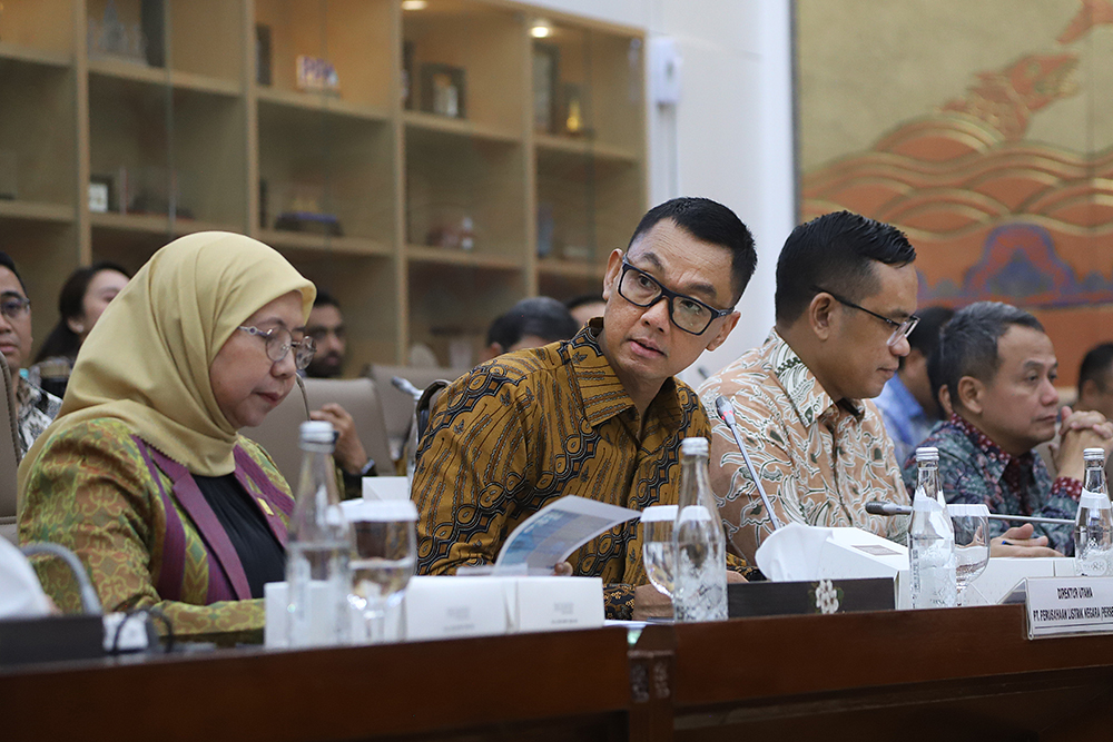RDP Komisi VI Bersama PLN dan Pertamina Bahas Ketahanan Energi Rapat dengar pendapat komisi VI dengan Direktur Utama PLN dan Direktur Utama PT Pertamina. (BeritaNasional/Elvis Sendouw)