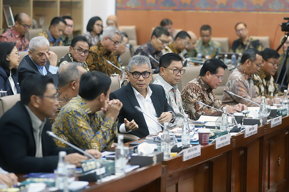 Jajaran pimpinan dari Bank yang terhimpun dalam Himbara menghadiri rapat dengar pendapat bersama Komisi VI DPR. (BeritaNasional/Elvis Sendouw)