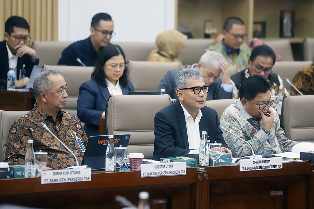 Jajaran pimpinan dari Bank yang terhimpun dalam Himbara menghadiri rapat dengar pendapat bersama Komisi VI DPR. (BeritaNasional/Elvis Sendouw)