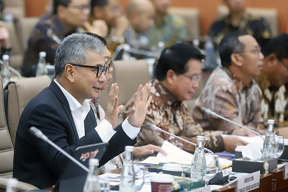 Jajaran pimpinan dari Bank yang terhimpun dalam Himbara menghadiri rapat dengar pendapat bersama Komisi VI DPR. (BeritaNasional/Elvis Sendouw)