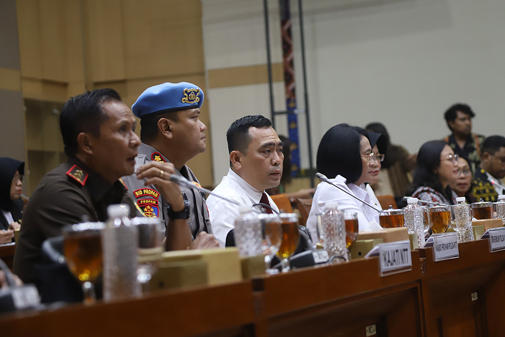 RDPU Komisi III Bahas Kasus Asusila Mantan Kapolres Ngada Rapat dengar pendapat komisi membahas terkait kasus asusila di NTT. (BeritaNasional/Elvis Sendouw)