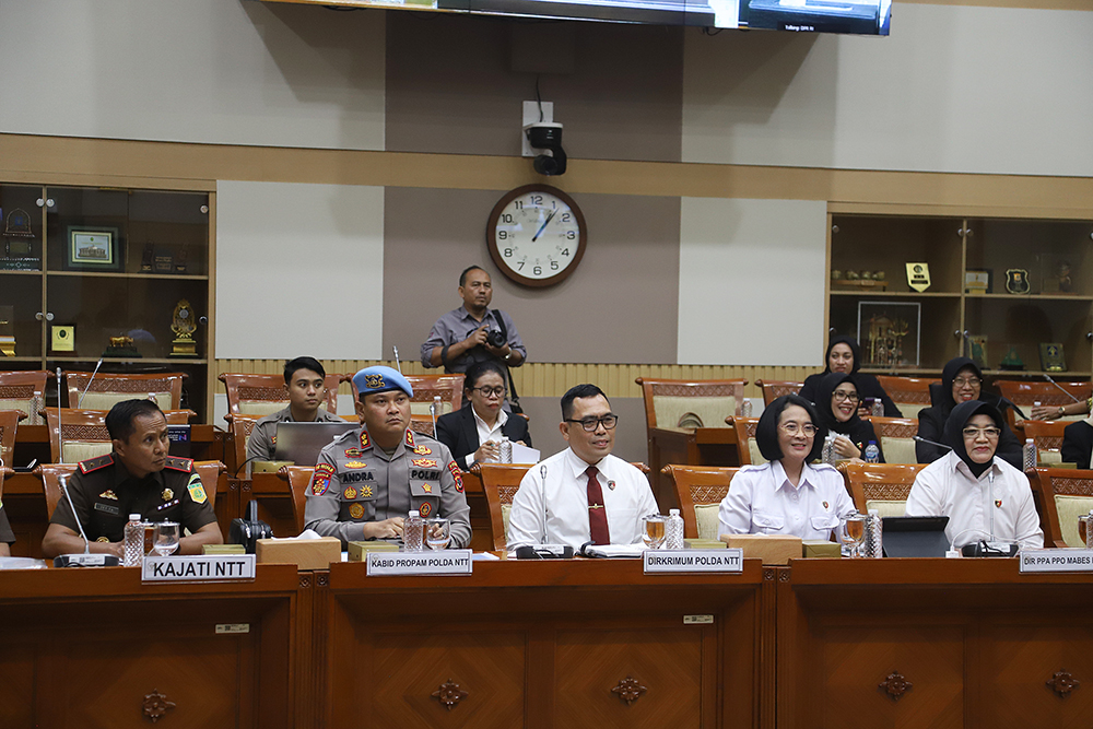 RDPU Komisi III Bahas Kasus Asusila Mantan Kapolres Ngada Rapat dengar pendapat komisi membahas terkait kasus asusila di NTT. (BeritaNasional/Elvis Sendouw)