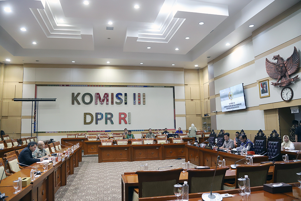 RDPU Komisi III Bahas Putusan MK Terkait Pemilu RDPU Komisi III membahas putusan Mahkamah Konstitusi (MK) terkait pemisahan pemilu antara pemilu lokal dan pemilu nasional. (BeritaNasional/Elvis Sendouw)
