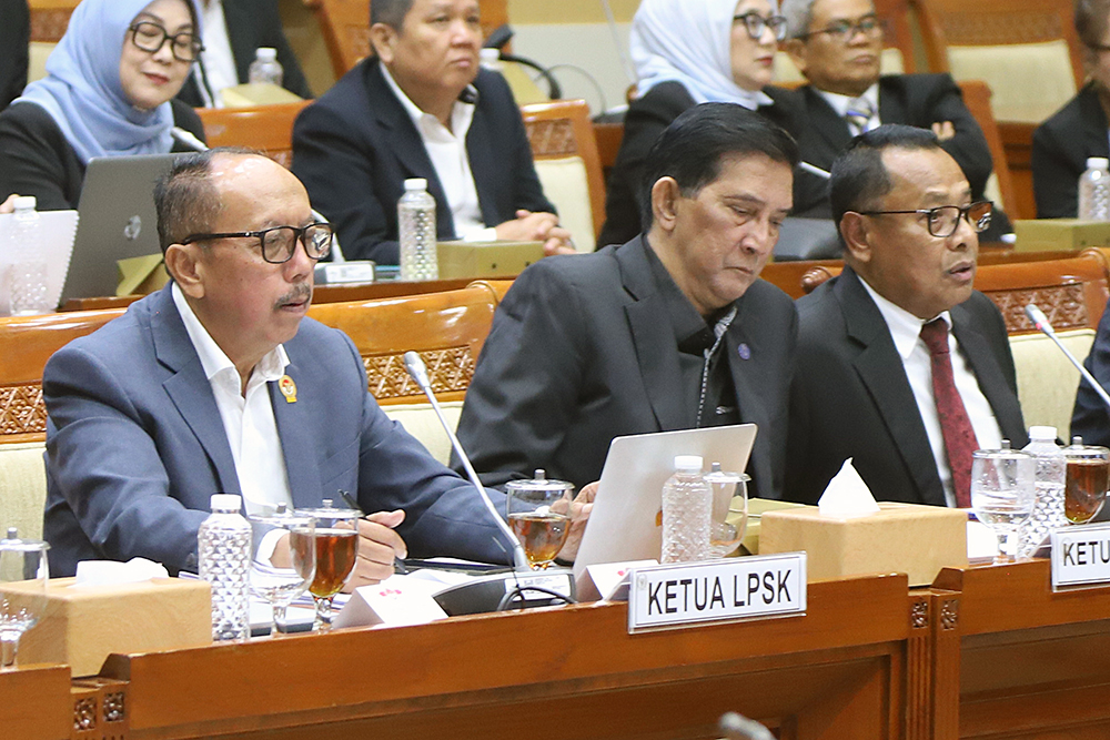 RDPU Komisi III Bersama PERADI dan LPSK Bahas Masukan Revisi KUHAP Rapat Dengar Pendapat Umum (RDPU) Komisi III DPR membahas masukan revisi KUHAP. (BeritaNasional/Elvis Sendouw)