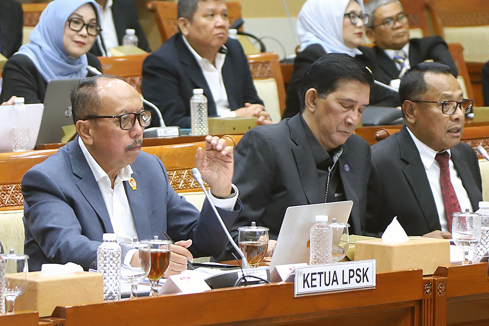 RDPU Komisi III Bersama PERADI dan LPSK Bahas Masukan Revisi KUHAP Rapat Dengar Pendapat Umum (RDPU) Komisi III DPR membahas masukan revisi KUHAP. (BeritaNasional/Elvis Sendouw)
