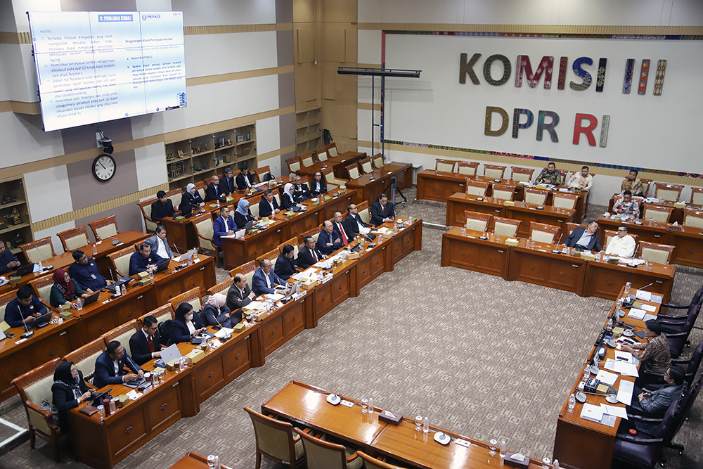 RDPU Komisi III Bersama PERADI dan LPSK Bahas Masukan Revisi KUHAP Rapat Dengar Pendapat Umum (RDPU) Komisi III DPR membahas masukan revisi KUHAP. (BeritaNasional/Elvis Sendouw)
